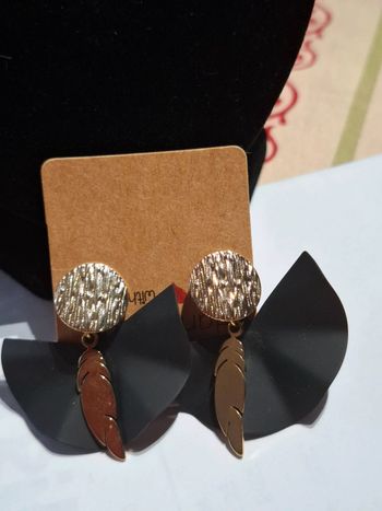 Magnifique boucle d oreille femme neuve