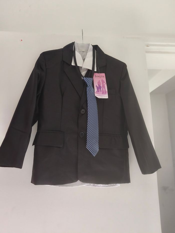 Costume neuf - photo numéro 3