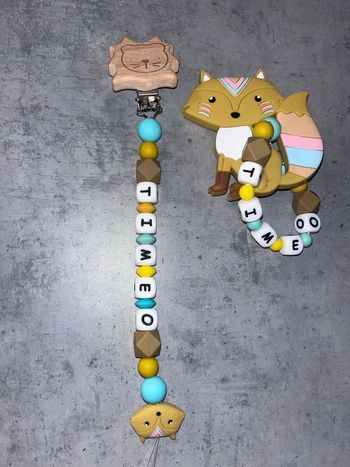 Ensemble attache tétine