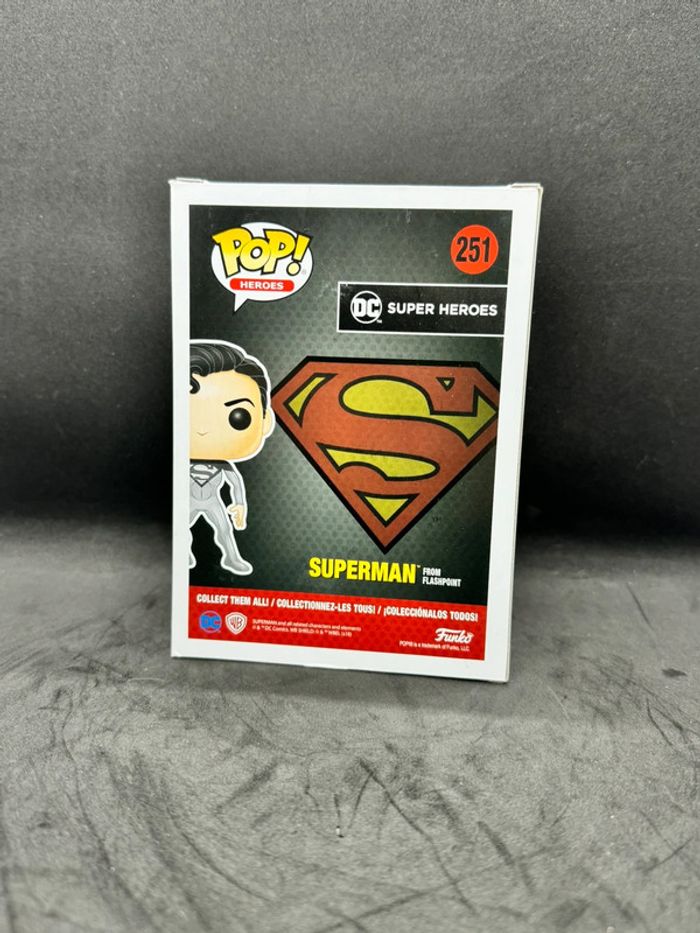 Funko pop dc comics Superman 251 Glow Chase Limited Edition Hot Topic - photo numéro 4