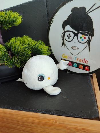 petite peluche baleine blanche blanc pabobo gris jaune bleu rond doudou whale