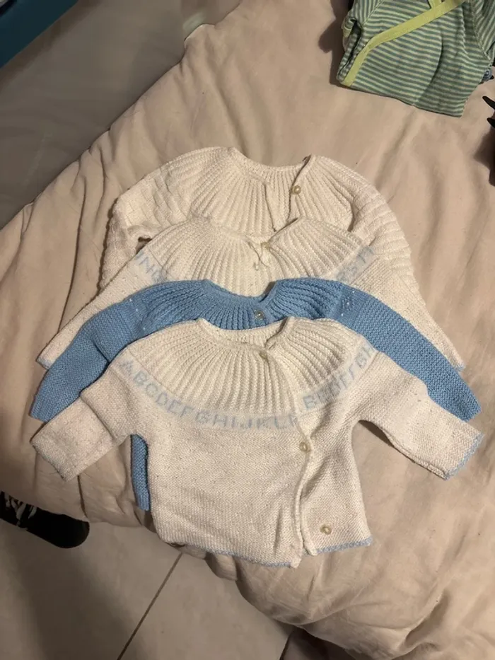 Lot 4 gilets de naissances