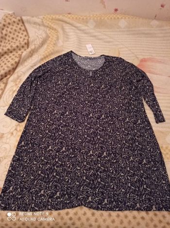 Robe courte ou tunique.