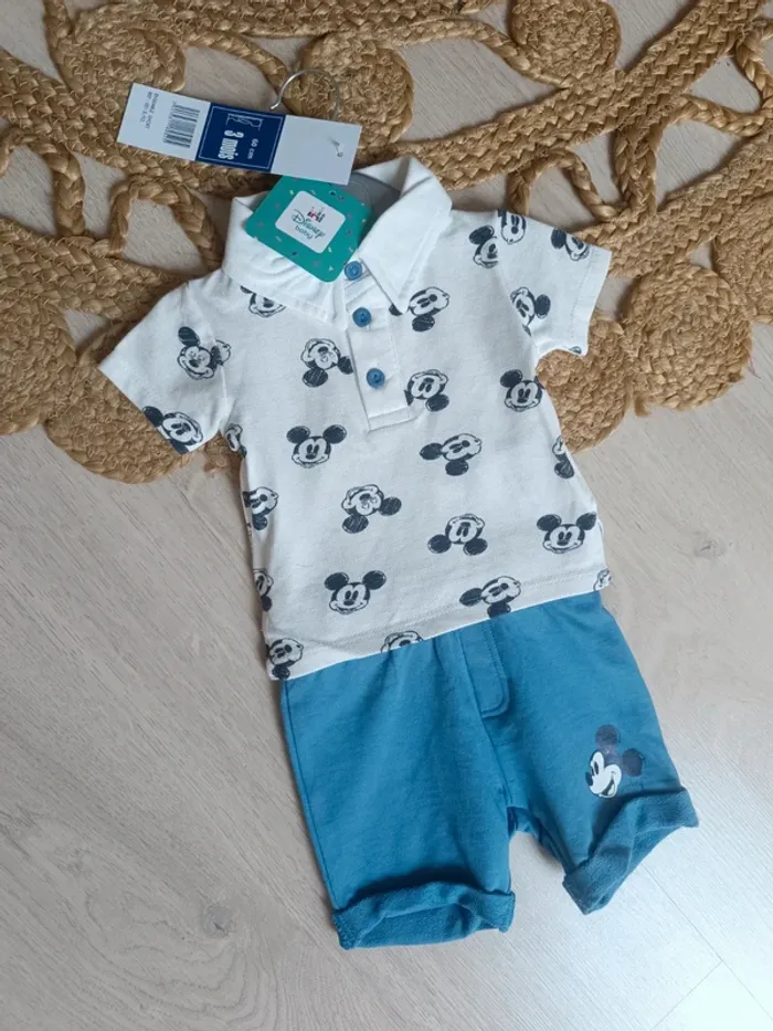 Jolie ensemble Disney mickey 3 mois neuf avec étiquette