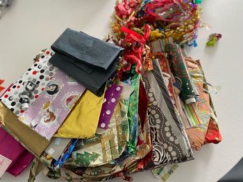Papier cadeau et bolduc