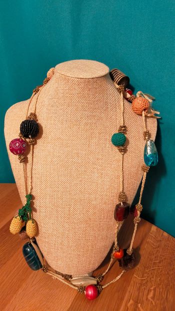 Collier long multi-matériaux – Collection Terres d’Ailleurs