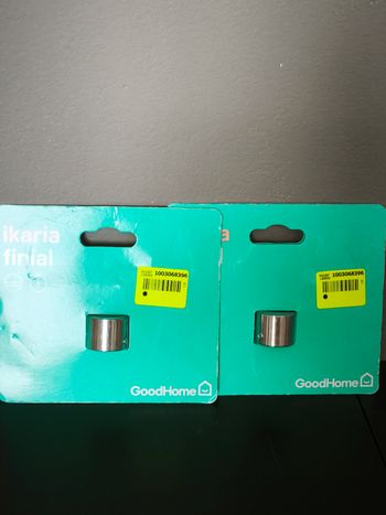 Embout bouchon pour barre à rideau