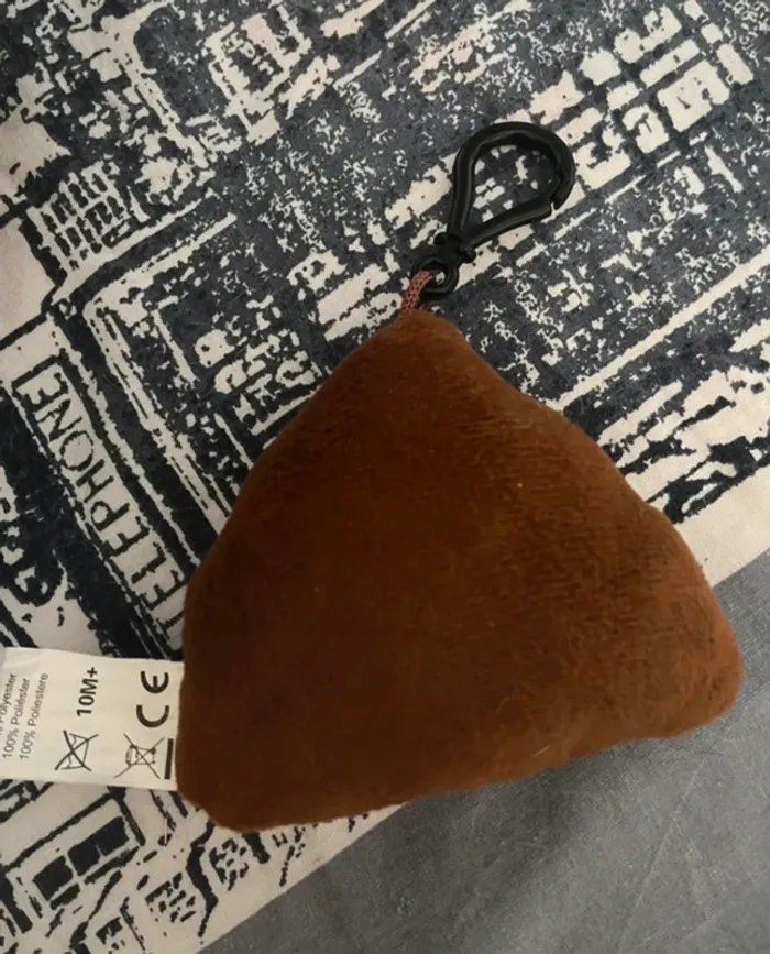 Porte-clés peluche sonore Emoji Monsieur Poop - photo numéro 2