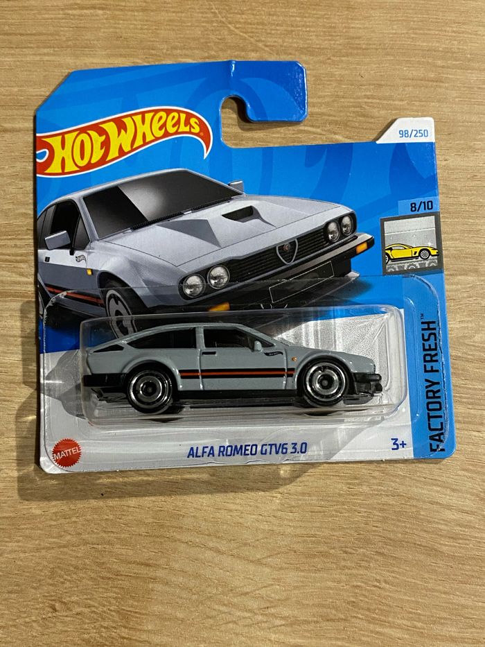 Miniature hot wheels Alfa Romeo GTV6 2024