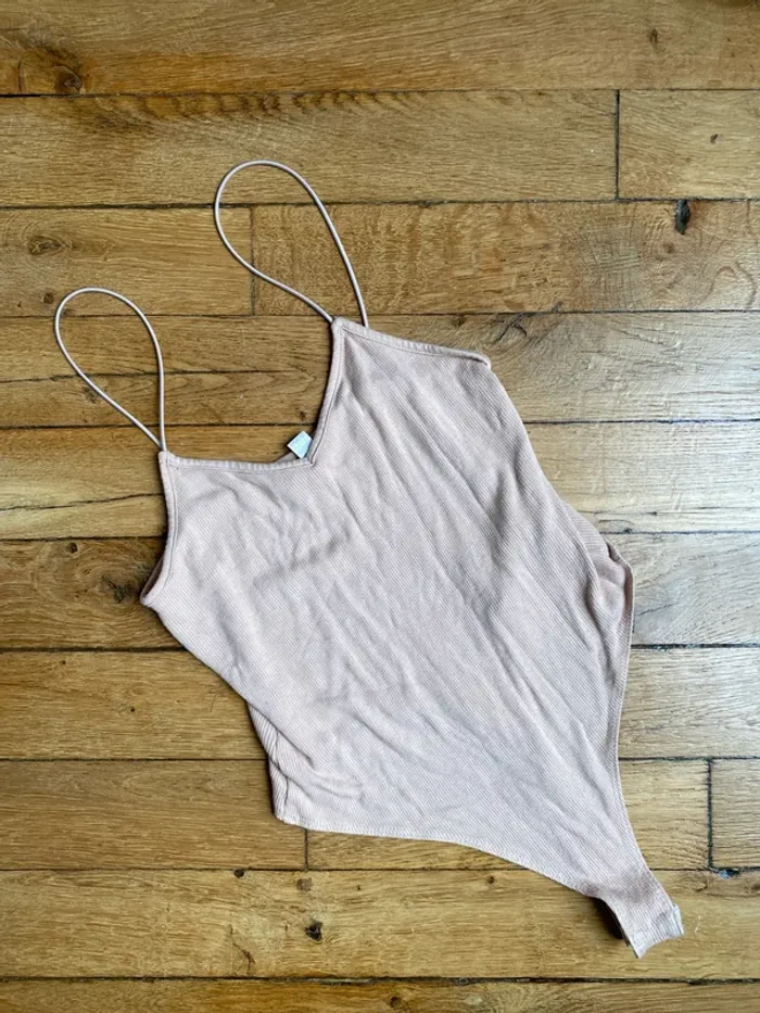 Body string couleur chaire