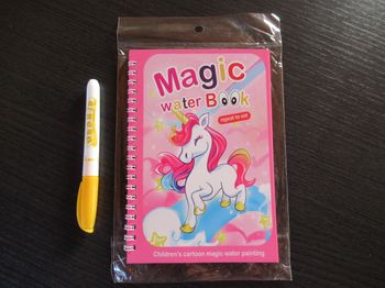 Livre coloriage licorne de dessin à l'eau magique + crayon (type aquadoodle) neuf