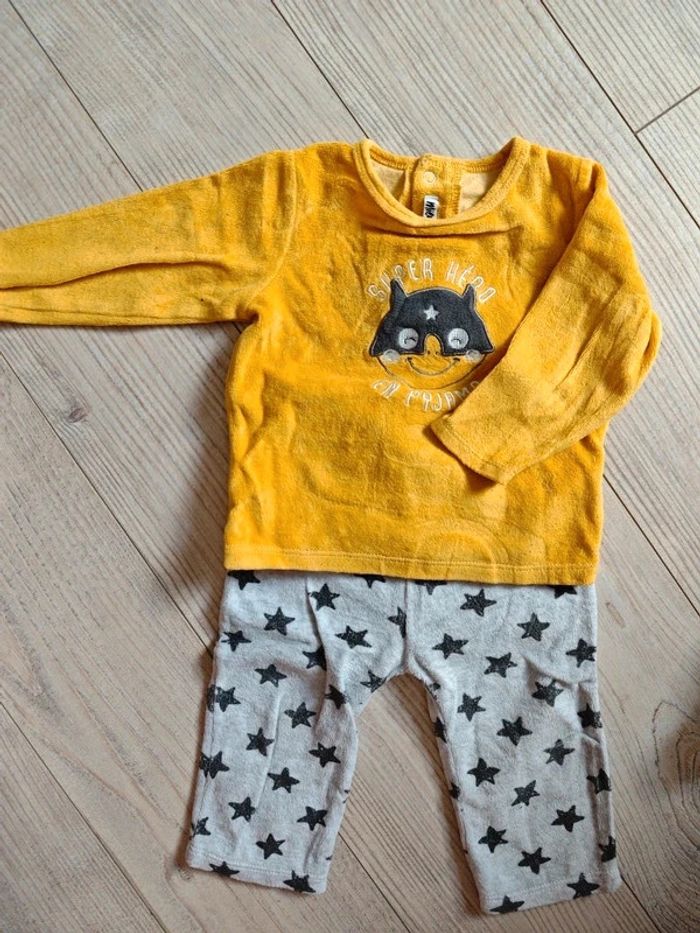 2 pyjamas velours 18 mois - photo numéro 2