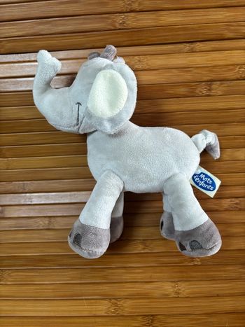 Doudou éléphant gris mots d enfants 