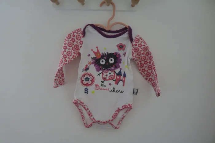 Lot bodies hiver fille 6 mois - photo numéro 5