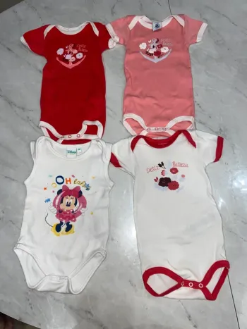 Lot 4 bodies manches courtes
