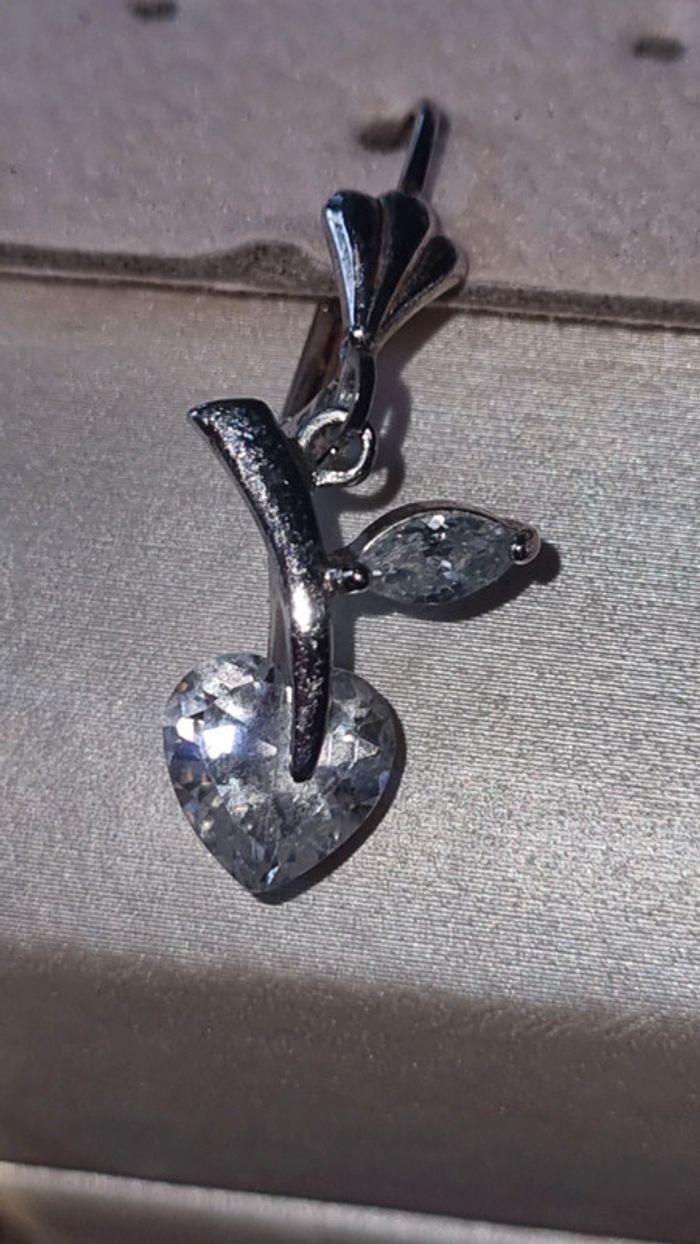 Boucle d'oreilles au cœur de diamant - photo numéro 3