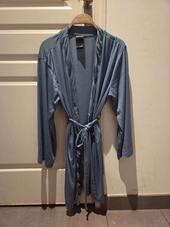 Peignoire bleu avec ceinture