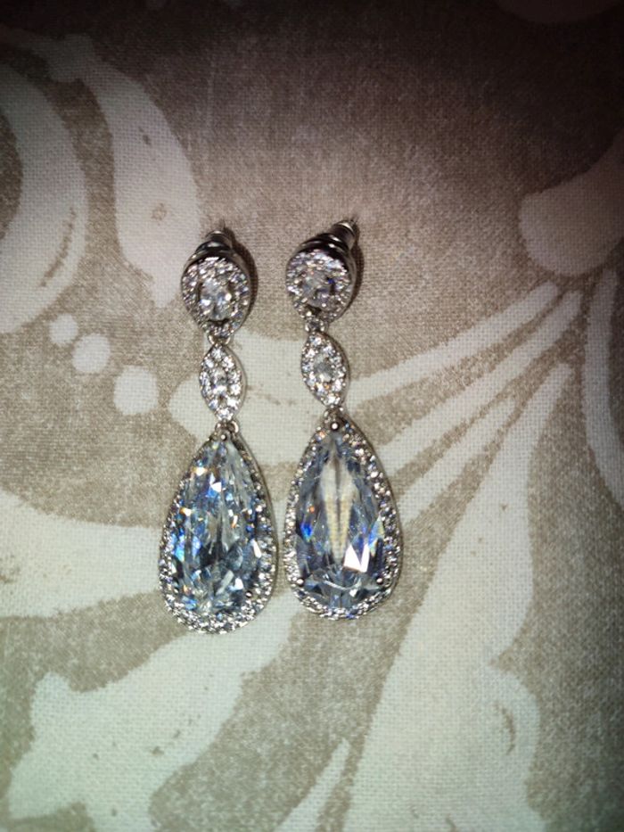 Boucles d'oreille fantaisie imitation diamants
