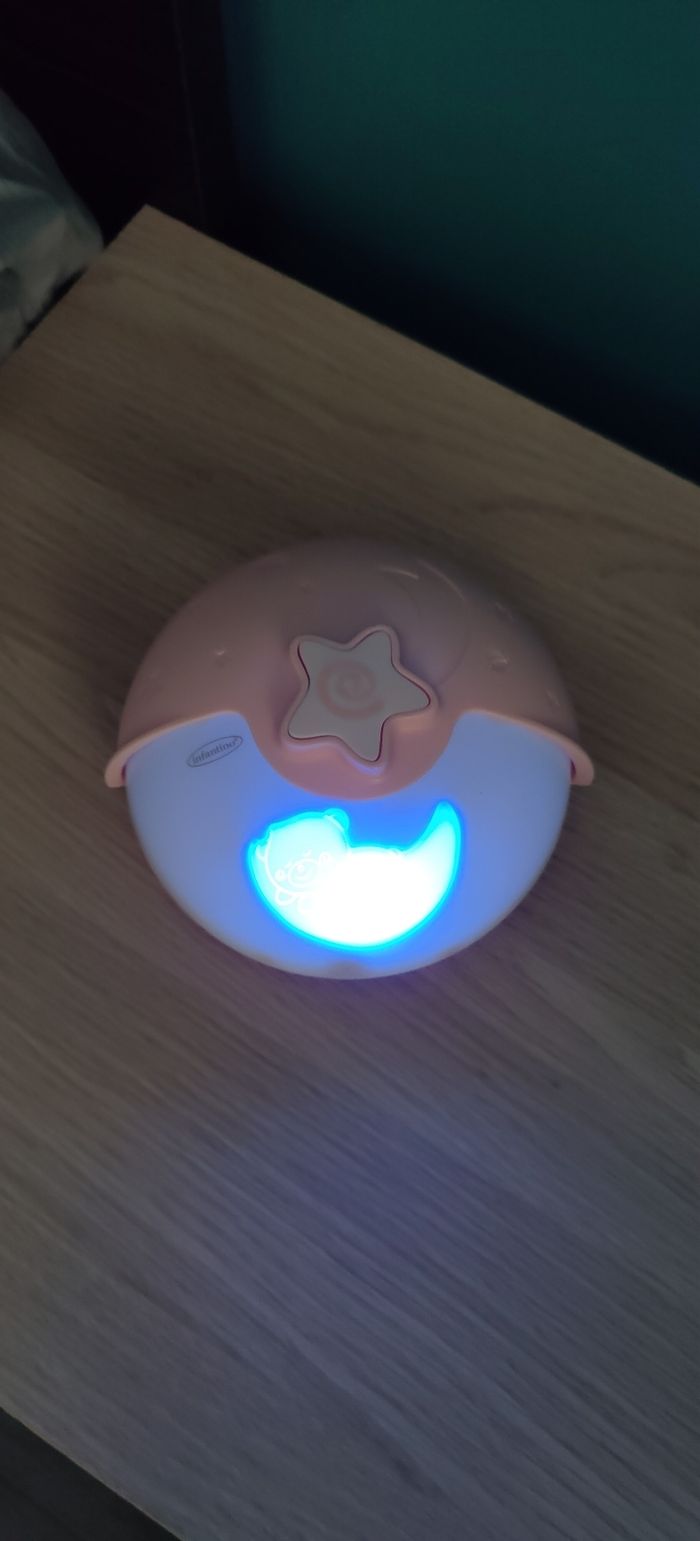 Veilleuse musicale bébé infantino de vertbaudet