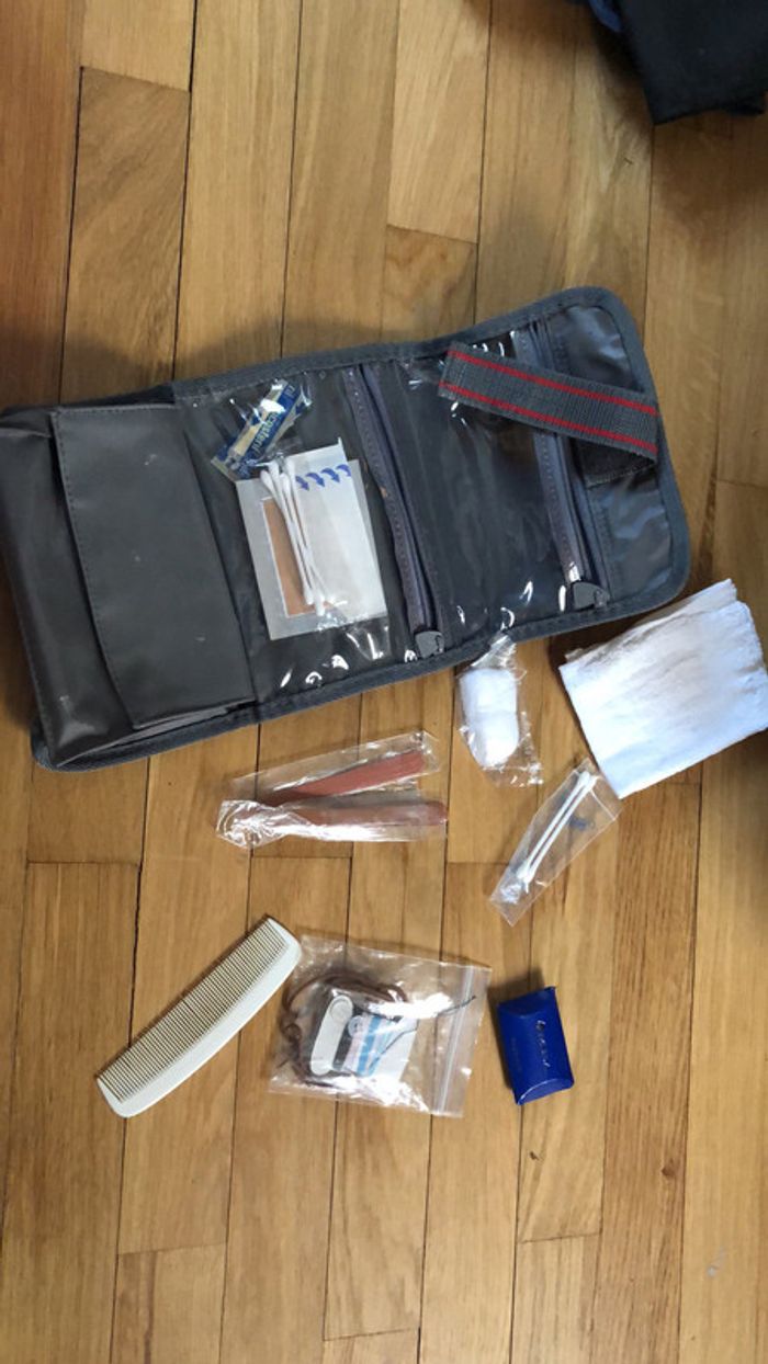 Trousse de toilette le club pochette d avion Mea