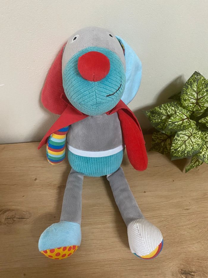 Doudou peluche chien gris rouge cape ebulobo oxybul eveil et jeux