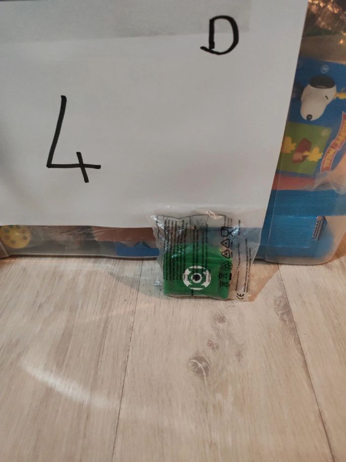 Figurine McDonald's green lantern)