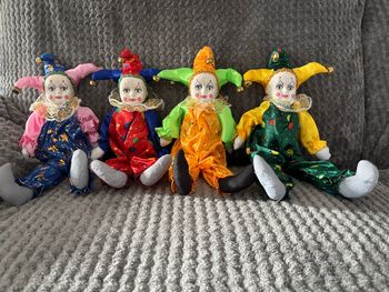 Lot de 4 poupées clowns / bouffons décoratifs vintage 40 cm