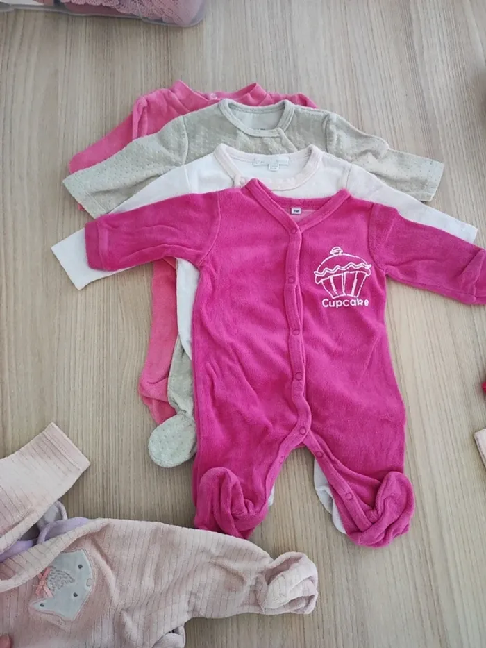 Lot 8 pyjamas 1 mois - photo numéro 3