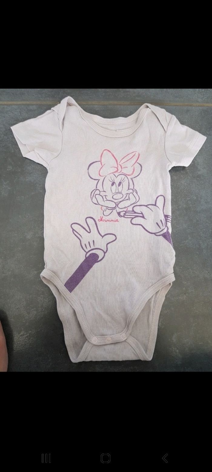 Lot 3 bodys 6 mois - photo numéro 4