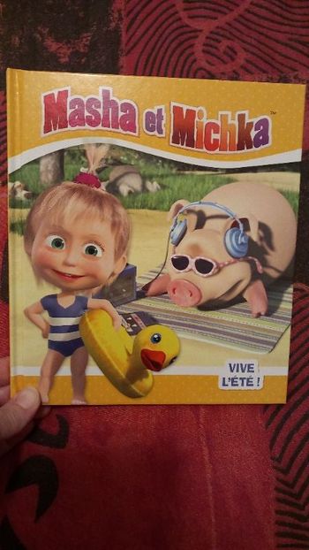 Livre masha et michka "vive l'été"