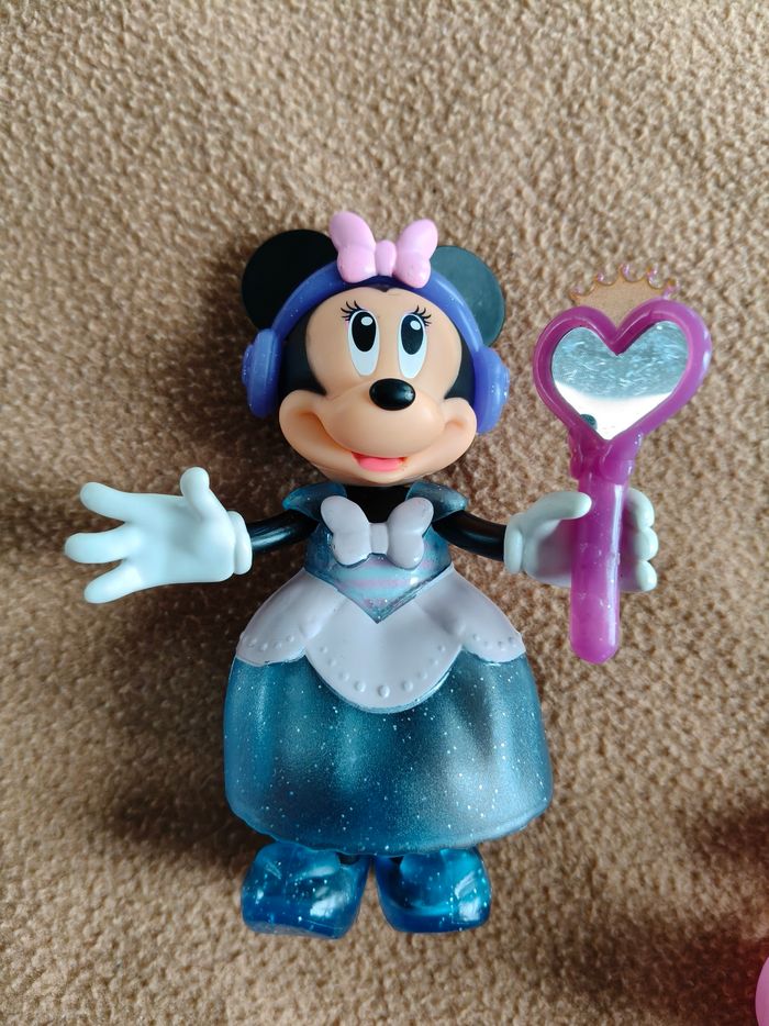 Lot de 2 Minnie avec robes chaussures et accessoires - photo numéro 5