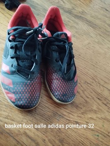 Basket foot salle adidas pointure 32
