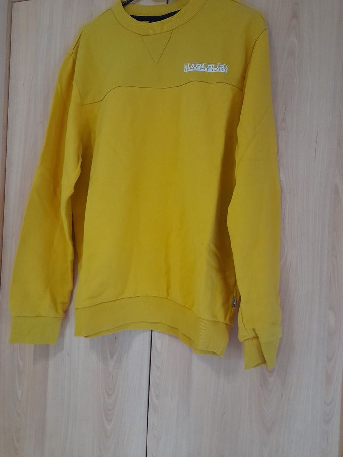 Sweat Napapijri taille M  Couleur moutarde état neuf