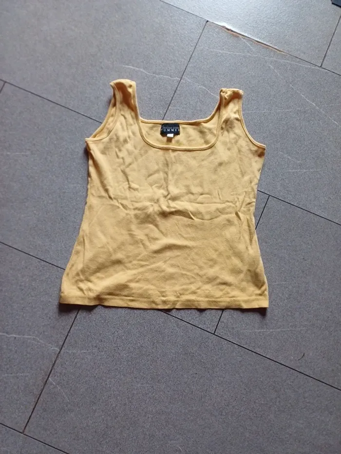 Joli débardeur col carré taille 36/38
