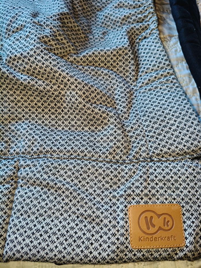 Porte bébé kinderkraft à noué à l'arrière - photo numéro 3