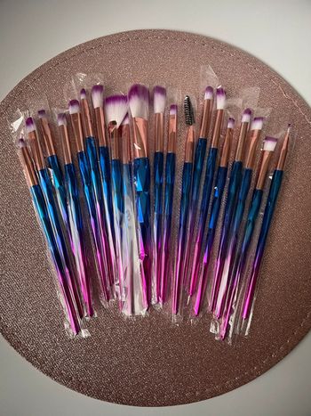 Lot pinceaux à maquillage multicolore