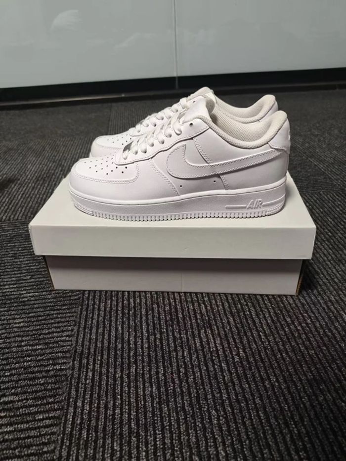 Nike Air Force 1 Taille 44.5 - photo numéro 3