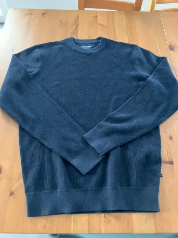 Pull bleu