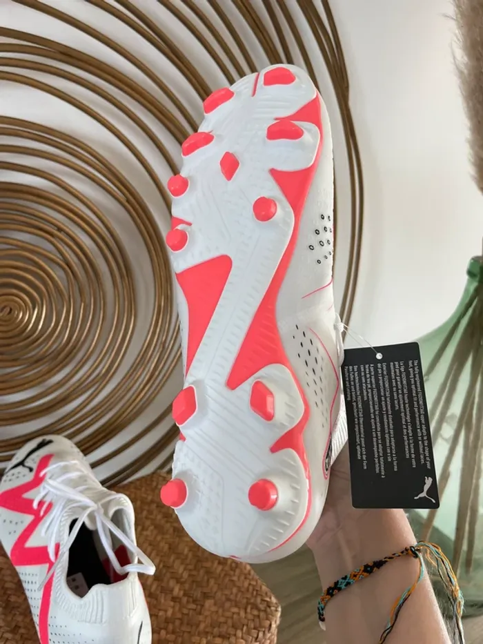Crampons Puma neufs T38.5 - photo numéro 4
