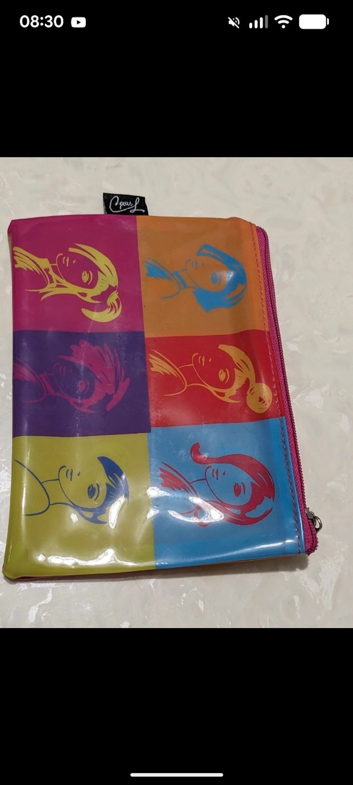 Jolie trousse à maquillage très originale. - photo numéro 2