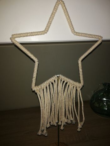 Decoration étoile macramé sur support en bois