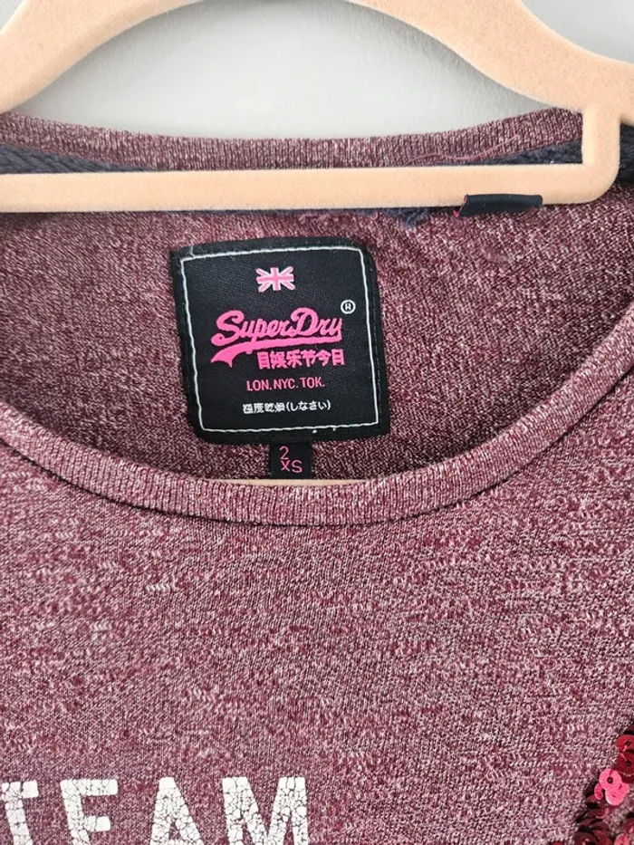 T-shirt femme Superdry, couleur bordeaux, taille 2XS. - photo numéro 3