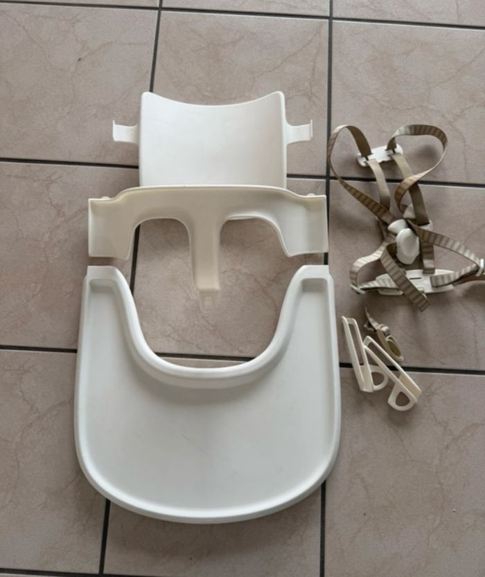 Lot accessoires tripp trapp stokke plateau Tray+ baby set + harnais sécurité