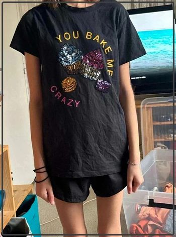 Tres  jolie  t shirt  stradivarius  taille  34/xs