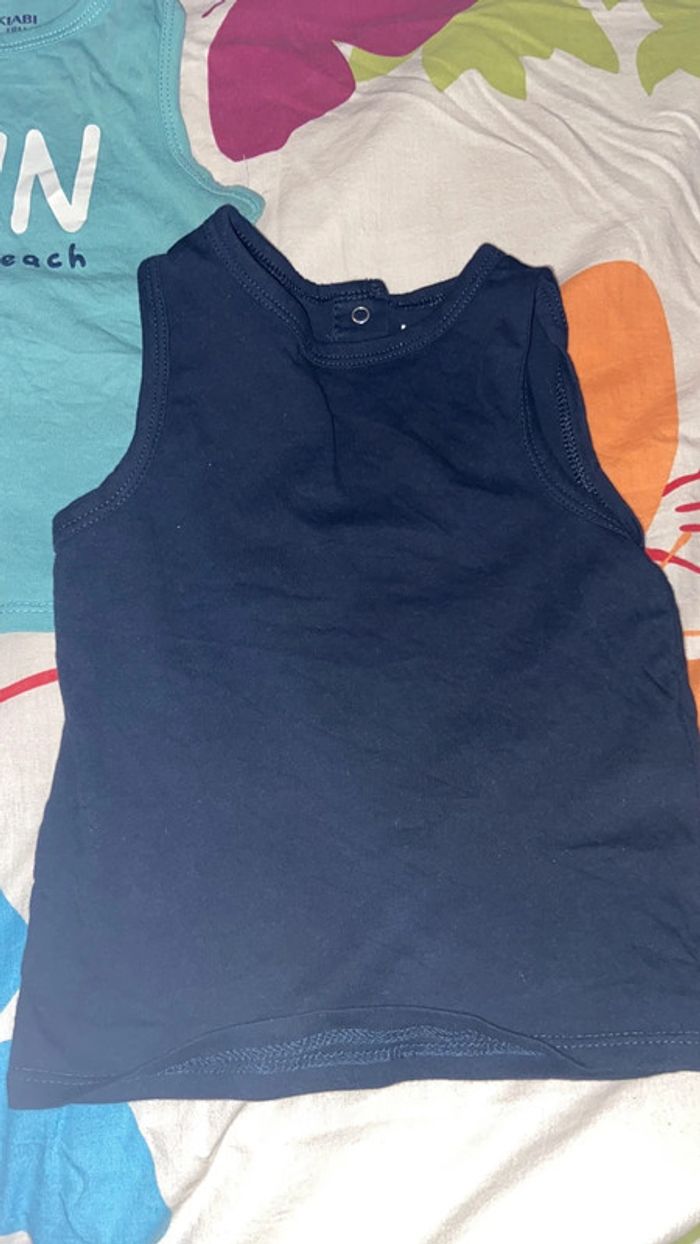 2 débardeurs 18 mois - photo numéro 3