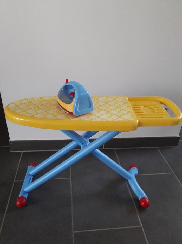 Table à repasser pour poupée