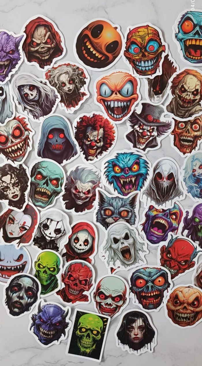Stickers tête de méchant monstre visage de fantôme horreur scary movie zombie crâne - photo numéro 2