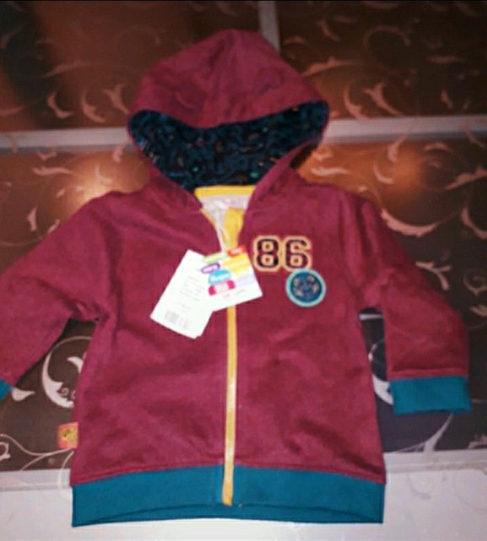 Sweat à Capuche neuf 9 mois