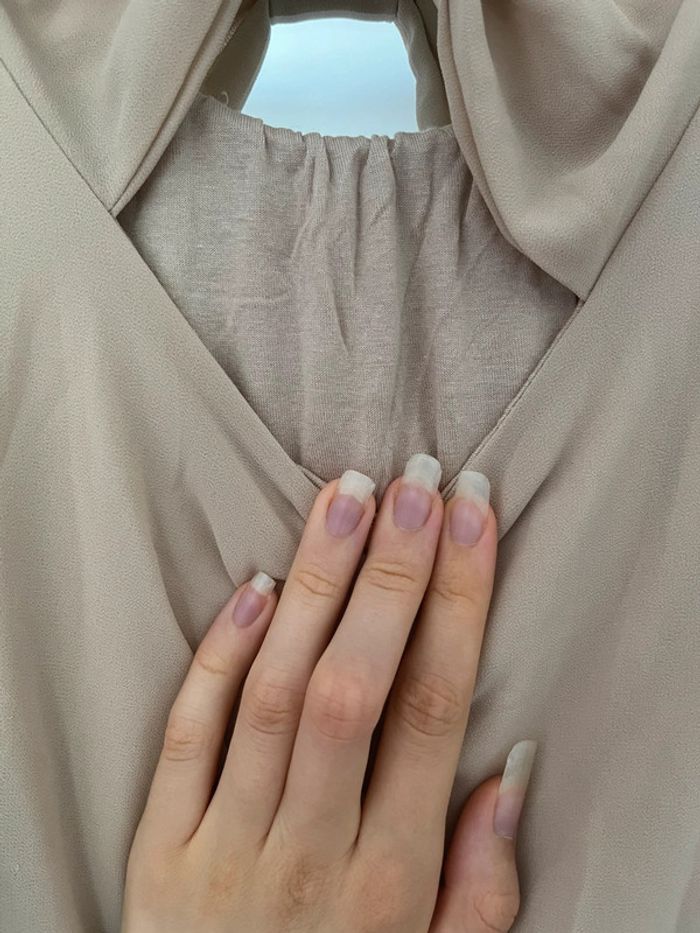 Robe courte en tulle doublé, ceinturé, noeud dans le dos, beige, S , fabriqué en Italie - photo numéro 4