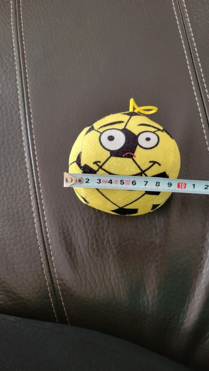 Ballon de foot en peluche à suspendre - photo numéro 5